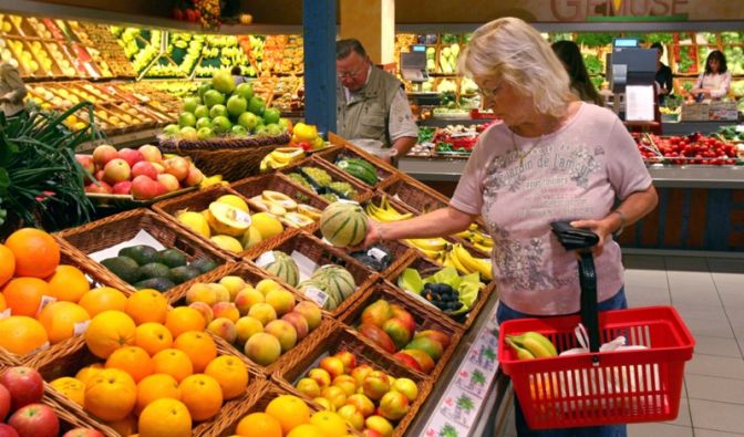 Schöne Früchte zum Start. Der Grund, dass die Obst- und Gemüseabteilung gleich am Anfang kommt: Sie schafft eine angenehme Atmosphäre und versetzt den Kunden in eine positive Stimmung.