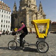 Rikscha statt Taxi - die Sozialpagogen sind immer ökologisch korrekt. Rikscha statt Taxi - die Sozialpagogen sind immer ökologisch korrekt.
