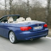 Er braust in Mamas 3er BMWdurch die Stadt: der BWL-Student Er braust in Mamas 3er BMWdurch die Stadt: der BWL-Student