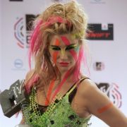 Ke$ha mit dem Preis als beste Newcomerin Ke$ha mit dem Preis als beste Newcomerin