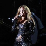 Jennifer Lopez arbeitete früher als Stripperin. Jennifer Lopez arbeitete früher als Stripperin.
