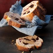 Früchtebrot mit Trockenpflaumen Früchtebrot mit Trockenpflaumen