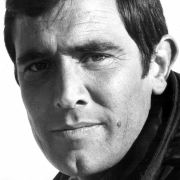 Für George Lazenby waren die Fußstapfen des Vorgängers Sean Connery zu groß. Für George Lazenby waren die Fußstapfen des Vorgängers Sean Connery zu groß.