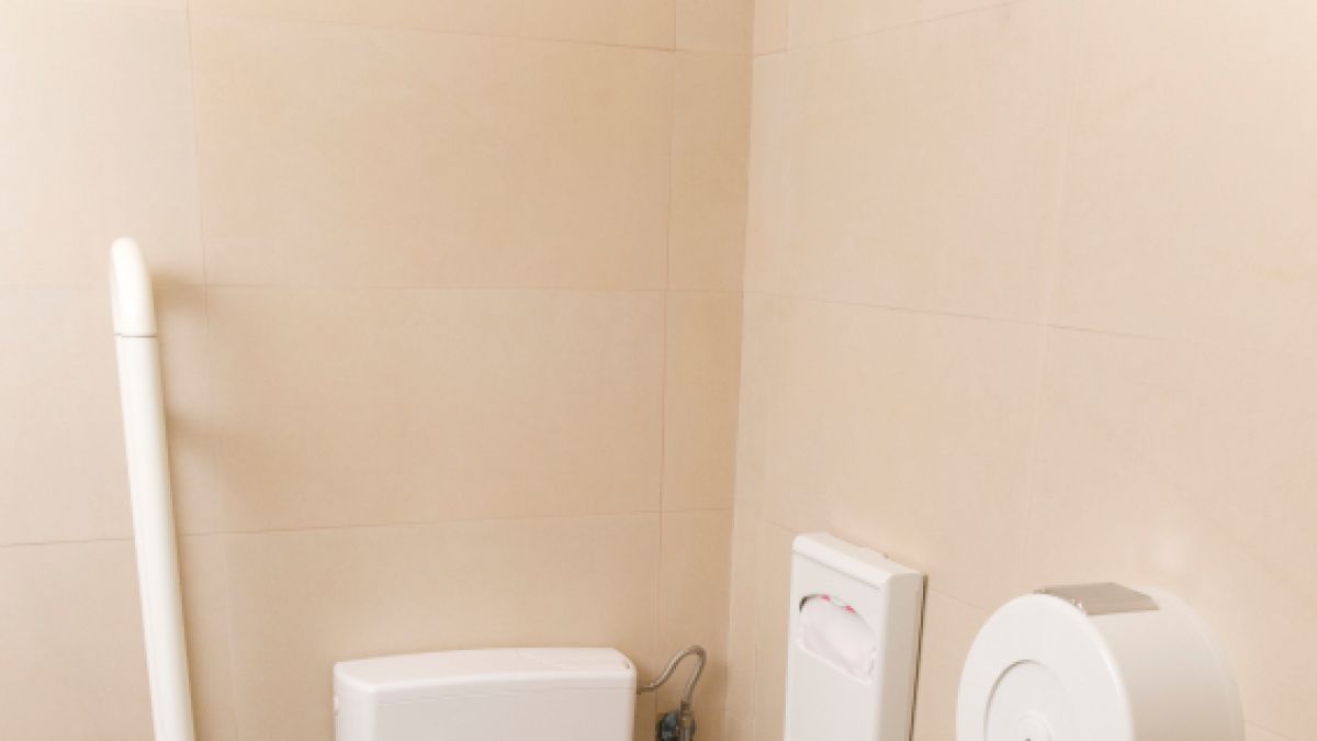 Der Gang zur öffentliche Toilette ist für viele Frauen eine Qual. Der Grund: Angst vor Keimen. (Foto)