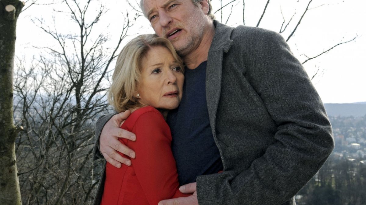 Agnes (Christiane Hörbiger) und Leo Wieland (Filip Peeters) sind als Ehepaar in Höhen und Tiefen vereint. (Foto)