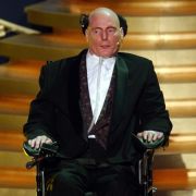 Ein Superman mit Handicap: Der US-Schauspieler Christopher Reeve wurde 1995 bei einem Cross-Coutnry-Reitturnier von seinem Pferd abgeworfen und brach sich zwei Nackenwirbel. Ein Superman mit Handicap: Der US-Schauspieler Christopher Reeve wurde 1995 bei einem Cross-Coutnry-Reitturnier von seinem Pferd abgeworfen und brach sich zwei Nackenwirbel.