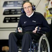 Frank Williams ist nach einem Autounfall 1986 permanent auf den Rollstuhl angewiesen. Frank Williams ist nach einem Autounfall 1986 permanent auf den Rollstuhl angewiesen.