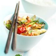 Gebratener Spargel mit Walnüssen aus dem Wok Gebratener Spargel mit Walnüssen aus dem Wok