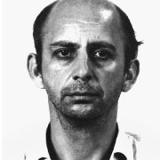 Joachim Kroll, 1991 im Knast gestorben, tötete und verspeiste von Duisburg aus zwischen acht und vierzehn Menschen. Der Ruhrkannibale wurde 1976 festgenommen - als Polizisten in Hände, Güße und Arme eines vermissten vierjährigen Mädchens fanden. Die Extre Joachim Kroll, 1991 im Knast gestorben, tötete und verspeiste von Duisburg aus zwischen acht und vierzehn Menschen. Der Ruhrkannibale wurde 1976 festgenommen - als Polizisten in Hände, Güße und Arme eines vermissten vierjährigen Mädchens fanden. Die Extre