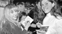 Berühmte Geschwister: Maite (links) und Paddy Kelly geben ihren Fans in Hamburg Autogramme. Die Kelly Family feierte ab 1994 große Erfolge mit ihrer Musik in ganz Europa, ihre Alben verkauften sich millionenfach.