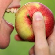 Grund 8: Wissen Sie, wie ein Apfel oder eine frische Erdbeere schmecken? Grund 8: Wissen Sie, wie ein Apfel oder eine frische Erdbeere schmecken?