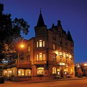Auch von außen macht das Krimihotel Hillesheim seinem Namen alle Ehre. Auch von außen macht das Krimihotel Hillesheim seinem Namen alle Ehre.