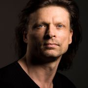 Und das ist der Mann, der all dies schuf - Lars Stroschen. Und das ist der Mann, der all dies schuf - Lars Stroschen.