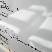 Im blauen Haus, einem der vier Häuser des Wedina, sind 14 Zimmer jeweils einem Schriftsteller gewidmet. Im blauen Haus, einem der vier Häuser des Wedina, sind 14 Zimmer jeweils einem Schriftsteller gewidmet.