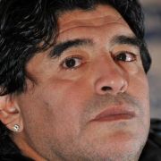 Er war die Hand Gottes und für einige ist er auch an sich ein Gott: Diego Maradona. Die Maradona-Kirche (Iglesia Maradoniana – La Mano de D10S) soll rund 40.000 Anhänger weltweit haben. Maradona wird von den Mitgliedern als D10S bezeichnet. Dies basiert Er war die Hand Gottes und für einige ist er auch an sich ein Gott: Diego Maradona. Die Maradona-Kirche (Iglesia Maradoniana – La Mano de D10S) soll rund 40.000 Anhänger weltweit haben. Maradona wird von den Mitgliedern als D10S bezeichnet. Dies basiert