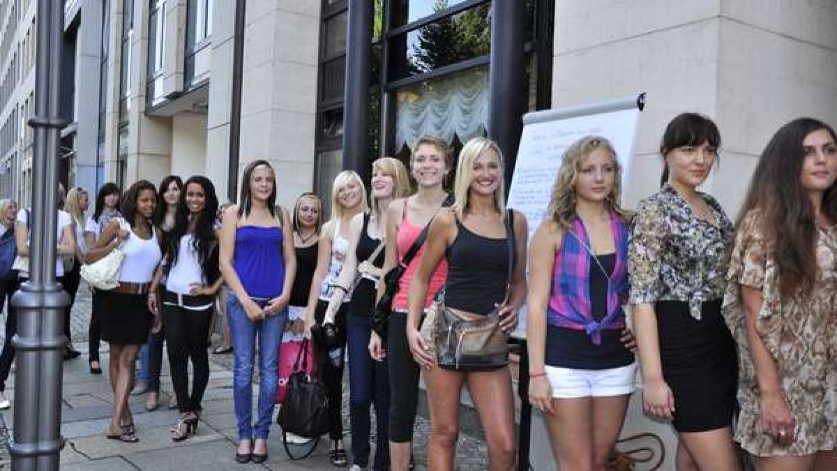 Schlange stehen fürs Schaulaufen: Nicht mal 50 Mädchen kamen zum GNTM-Casting nach Leipzig. (Foto)