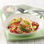 Spaghetti mit Chili-Tomatensoße Spaghetti mit Chili-Tomatensoße