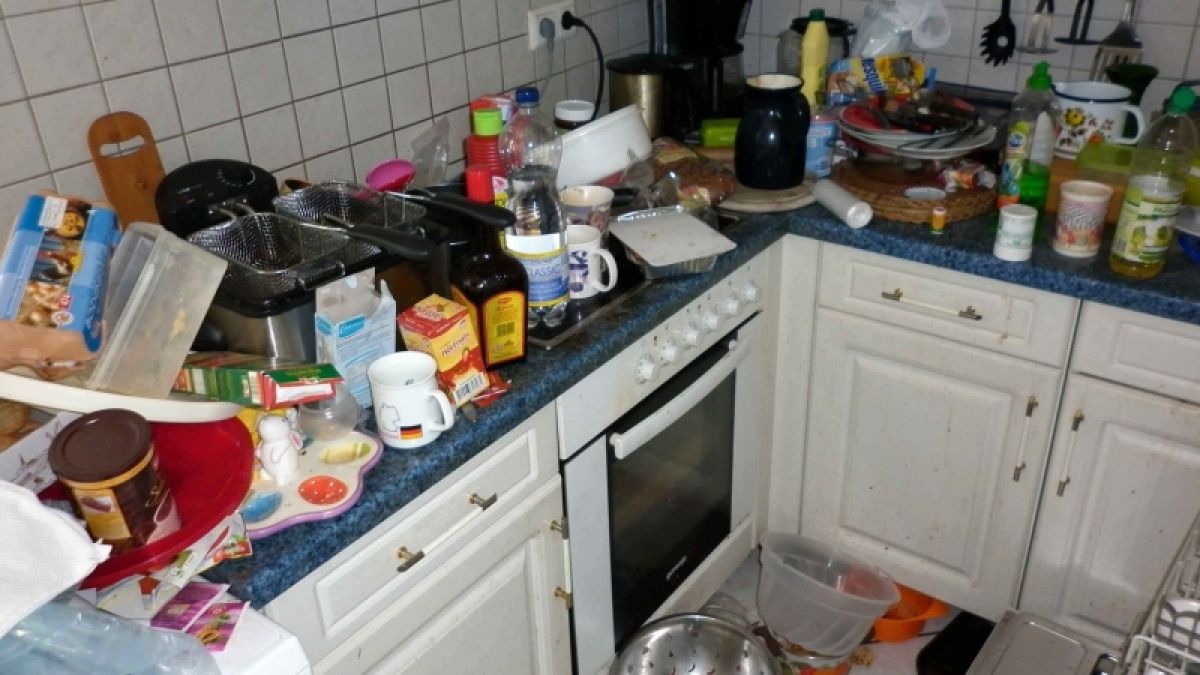 Der Müll stapelt sich nicht nur in der Küche. (Foto)