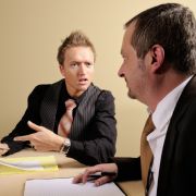 Lernen Sie richtig zuzuhören! Das heißt nicht, alles verständnisvoll abzunicken, sondern die Inhalte der Rede des Gegenübers aufmerksam aufzunehmen, zu umschreiben, Emotionen zu erfassen und nachzufragen. Lernen Sie richtig zuzuhören! Das heißt nicht, alles verständnisvoll abzunicken, sondern die Inhalte der Rede des Gegenübers aufmerksam aufzunehmen, zu umschreiben, Emotionen zu erfassen und nachzufragen.