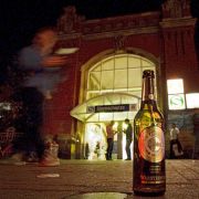 Vor der Party noch ein Treffen, ein oder zwei Bier - und dann erst hin. Im deutschen nennt sich das «Vorglühen», die Norweger benutzen das deutsche Wort «Vorspiel» - kommt in manchen Fällen aufs gleiche raus. Vor der Party noch ein Treffen, ein oder zwei Bier - und dann erst hin. Im deutschen nennt sich das «Vorglühen», die Norweger benutzen das deutsche Wort «Vorspiel» - kommt in manchen Fällen aufs gleiche raus.