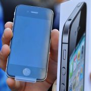 Gab es da nicht im vergangenen Jahr irgendein Problem mit dem iPhone und der Zeitumstellung...? Wer soooo gar nicht weiß, was er mit der zusätzlichen Stunde anfangen soll, der kann ja in der Zeit zwischen zwei und drei Uhr mal auf sein iPhone sehen und gu Gab es da nicht im vergangenen Jahr irgendein Problem mit dem iPhone und der Zeitumstellung...? Wer soooo gar nicht weiß, was er mit der zusätzlichen Stunde anfangen soll, der kann ja in der Zeit zwischen zwei und drei Uhr mal auf sein iPhone sehen und gu