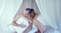 Seit Jahrzehnten fragen sich Paarforscher: Was ist das Geheimnis funktionierender Liebesbeziehungen? Der Berliner Psychotherapeut Dr. Wolfgang Krüger erklärt, dass der Nähe-Distanz-Konflikt entscheidend ist.