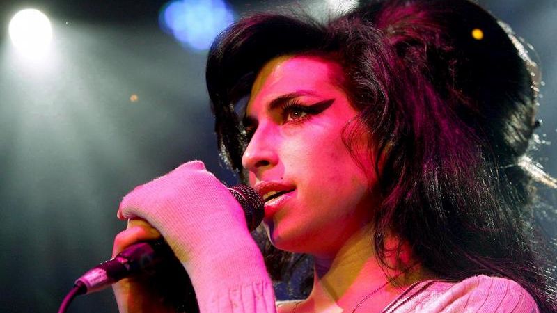 Rekordpreis für Kleid von Amy Winehouse (Foto)