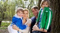 Ein Bild aus glücklichen Tagen: Billi Cramer mit ihrem Mann Burkhard und den beiden gemeinsamen Kindern Henry und Mika. (v.l. Noah Hartung, Veronica Ferres, Roeland Wiesnekker, Lenny Den Dooven)