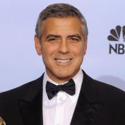 Hollywoodstar George Clooney outete sich bei einem Interview mit dem US-Musikmagazin Rolling Stone als absoluter Furzfan. Zusammen mit seinen Freunde amüsiere er sich königlich über die «lustigste Sache in der Geschichte der Menschheit». Hollywoodstar George Clooney outete sich bei einem Interview mit dem US-Musikmagazin Rolling Stone als absoluter Furzfan. Zusammen mit seinen Freunde amüsiere er sich königlich über die «lustigste Sache in der Geschichte der Menschheit».