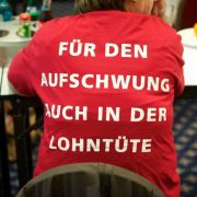 Wenn das Unternehmen ordentlich Geld abwirft, ist es nur logisch, dass die Mitarbeiter davon profitieren. Wenn das Unternehmen ordentlich Geld abwirft, ist es nur logisch, dass die Mitarbeiter davon profitieren.