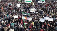 Syrer demonstrieren gegen das Blutvergießen. Doch solange sich das Volk schon den Frieden wünscht, solange bleibt er ihm verwehrt.