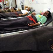 Verletzte Regimegegner werden in einer provisorischen Notaufnahme in Sanaa behandelt. Im August 2011 hat sich der Weltsicherheitsrat zu Wort gemeldet. Verletzte Regimegegner werden in einer provisorischen Notaufnahme in Sanaa behandelt. Im August 2011 hat sich der Weltsicherheitsrat zu Wort gemeldet.