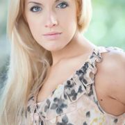 Miss Ostdeutschland Isabell Bade hat mit ihren 19 Jahren schon eine Menge erreicht: Sie arbeitet als Führungskraft in der Versicherungsbranche, in ihrer Freizeit treibt sie Sport und arbeitet mit lernbehinderten Kindern. Miss Ostdeutschland Isabell Bade hat mit ihren 19 Jahren schon eine Menge erreicht: Sie arbeitet als Führungskraft in der Versicherungsbranche, in ihrer Freizeit treibt sie Sport und arbeitet mit lernbehinderten Kindern.