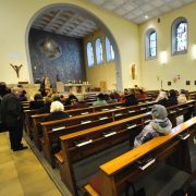 Und noch ein finanzieller Wohltäter sorgte in der vergangenen Woche für Aufmerksamkeit: Insgesamt 130.000 Euro verschenkte der anonyme Spender an Vereine, Kirchengemeinden und Privatpersonen - in Briefumschlägen mit je 10.000 Euro. Und noch ein finanzieller Wohltäter sorgte in der vergangenen Woche für Aufmerksamkeit: Insgesamt 130.000 Euro verschenkte der anonyme Spender an Vereine, Kirchengemeinden und Privatpersonen - in Briefumschlägen mit je 10.000 Euro.
