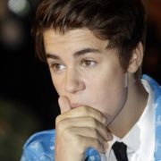 Popsänger Justin Bieber schrieb über den Kurznachrichtendienst, er bete für Freunde und Familie der 48-Jährigen. Popsänger Justin Bieber schrieb über den Kurznachrichtendienst, er bete für Freunde und Familie der 48-Jährigen.