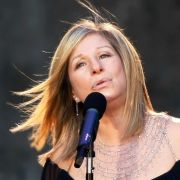 Auch Musikerin und Schauspielerin Barbra Streisand zeigte sich betroffen. Auch Musikerin und Schauspielerin Barbra Streisand zeigte sich betroffen.