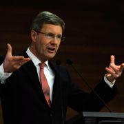 Für Bundespräsident Christian Wulff wird es eng. Für Bundespräsident Christian Wulff wird es eng.