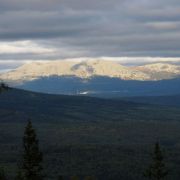 Was treiben die Russen am Jamantau, dem höchsten Berg des südlichen Ural? Es gibt Menschen, die glauben, es gebe einen geheimen, atombombensicheren Bunker unter dem Berg, sogar Lebensmittel und Kleidung soll es zu kaufen geben. Was treiben die Russen am Jamantau, dem höchsten Berg des südlichen Ural? Es gibt Menschen, die glauben, es gebe einen geheimen, atombombensicheren Bunker unter dem Berg, sogar Lebensmittel und Kleidung soll es zu kaufen geben.
