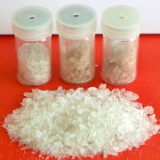 Platz 8: Amphetamine wirken stimulierend, unterdrücken Hunger, Durst und Müdigkeit. Sie führen aber auch zu Depression, Verfolgungswahn oder Panik. Weitaus gefährlicher: Crystal Meth, ein Metamphetamin mit viel stärkerer Wirkung. Platz 8: Amphetamine wirken stimulierend, unterdrücken Hunger, Durst und Müdigkeit. Sie führen aber auch zu Depression, Verfolgungswahn oder Panik. Weitaus gefährlicher: Crystal Meth, ein Metamphetamin mit viel stärkerer Wirkung.