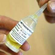 Platz 4: Methadon wirkt wie Heroin, aber weniger suchterregend. Von Ärzten wird es in der Substitution eingesetzt, aber es ist auch illegal erhältlich. Für Menschen, die es nicht gewöhnt sind, sind bereits an kleinsten Mengen tödlich. Platz 4: Methadon wirkt wie Heroin, aber weniger suchterregend. Von Ärzten wird es in der Substitution eingesetzt, aber es ist auch illegal erhältlich. Für Menschen, die es nicht gewöhnt sind, sind bereits an kleinsten Mengen tödlich.