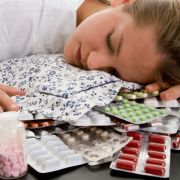 Platz 7: Benzodiazepine oder Schlafmittel wie Valium und Frostan wirken angstlösend und beruhigend, können aber schon nach wenigen Monaten zur Abhängigkeit führen. In Deutsche sind etwa eine Million Menschen abhängig. Platz 7: Benzodiazepine oder Schlafmittel wie Valium und Frostan wirken angstlösend und beruhigend, können aber schon nach wenigen Monaten zur Abhängigkeit führen. In Deutsche sind etwa eine Million Menschen abhängig.