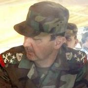 Falsche Versprechungen: Immer wieder lässt Assad (zweiter von rechts), hier bei einem Truppenbesuch in Damaskus, seine Zusagen für einen Rückzug platzen. Falsche Versprechungen: Immer wieder lässt Assad (zweiter von rechts), hier bei einem Truppenbesuch in Damaskus, seine Zusagen für einen Rückzug platzen.