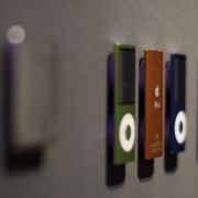 Diese Strategie wird auch Apple immer wieder nachgesagt. 2003 wurde sogar eine Sammelklage gegen den Konzern eingereicht, weil der Akku des legendären iPods so konzipiert gewesen sein, dass er nur 18 Monate hielt. Diese Strategie wird auch Apple immer wieder nachgesagt. 2003 wurde sogar eine Sammelklage gegen den Konzern eingereicht, weil der Akku des legendären iPods so konzipiert gewesen sein, dass er nur 18 Monate hielt.