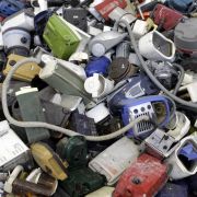 ... ist die bewusste Sabotage von Produkten, auch geplante Obsoleszenz genannt. Eine fatale Entwicklung für Mensch und Natur ... ... ist die bewusste Sabotage von Produkten, auch geplante Obsoleszenz genannt. Eine fatale Entwicklung für Mensch und Natur ...