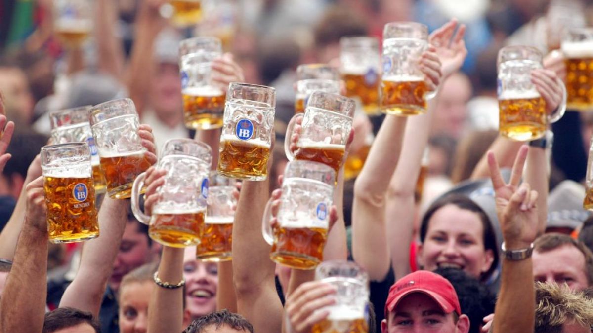 Darauf ein Prost: Am 23. April findet jährlich der Tag des Deutschen Bieres statt. Damit wird die Verkündung des Reinheitsgebotes für Bier vom 23. April 1516 gefeiert. (Foto)