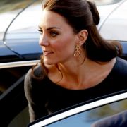 Heiraten Sie reich! Die Plätze an der Seite von Prinzen sind zwar knapp, aber es gibt ja noch mehr Reiche auf der Welt. Heiraten Sie reich! Die Plätze an der Seite von Prinzen sind zwar knapp, aber es gibt ja noch mehr Reiche auf der Welt.