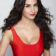 Sila Sahin ist im wahren Leben wie in der Serie mit Spielpartner Jörn Schlönvoigt liiert. In ihrer Freizeit widmet sich die Berlinerin dem Ballett und Fitness. Sila Sahin ist im wahren Leben wie in der Serie mit Spielpartner Jörn Schlönvoigt liiert. In ihrer Freizeit widmet sich die Berlinerin dem Ballett und Fitness.