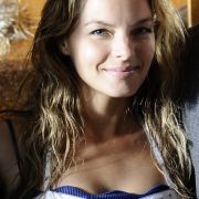 Auch Sängerin und Schauspielerin Yvonne Catterfeld (Für Dich) nutzte GZSZ als Sprungbrett für ihre Karriere. Von 2001 bis 2005 war sie täglich als Julia Blum zu sehen. Auch Sängerin und Schauspielerin Yvonne Catterfeld (Für Dich) nutzte GZSZ als Sprungbrett für ihre Karriere. Von 2001 bis 2005 war sie täglich als Julia Blum zu sehen.