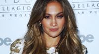 Schwindeln hinsichtlich des Alters kommt selten gut an (und meistens doch heraus): Als Jennifer Lopez bei einem Prozess aussagen musste, stellte sich heraus, dass sie nicht 1970, sondern 1969 geboren wurde.
