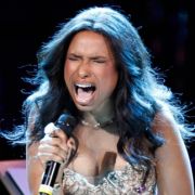 Sie musste aushalten, was eigentlich nicht auszuhalten ist: Die US-Sängerin und Schauspielerin Jennifer Hudson verlor am 24. Oktober 2008 ihre Mutter, ihren Bruder und ihren sieben Jahre alten Neffen. Hudsons Schwager hatte die drei erschossen. Sie musste aushalten, was eigentlich nicht auszuhalten ist: Die US-Sängerin und Schauspielerin Jennifer Hudson verlor am 24. Oktober 2008 ihre Mutter, ihren Bruder und ihren sieben Jahre alten Neffen. Hudsons Schwager hatte die drei erschossen.